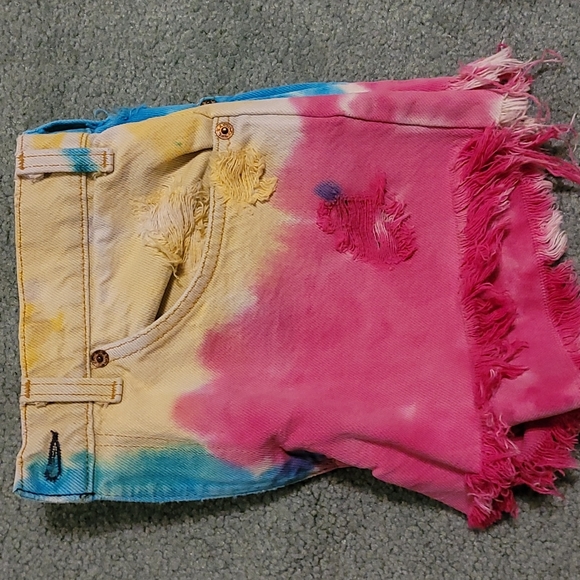 VINTAGE LEVI JEAN TIE-DYE SHORTS - Picture 3 of 4
